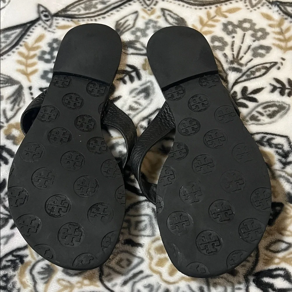 Tory Burch Black Leather Flip Sandals, 7M - Picture 9 of 10